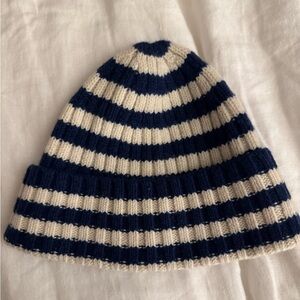 Everlane cashmere navy and white beanie